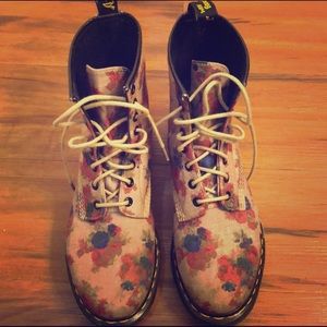 Vitange Floral Dr. Martens